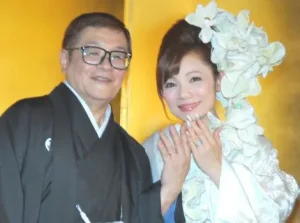 仲本工事・三代純歌結婚写真